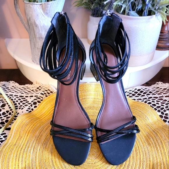 Donald J. Pliner Strapy Shoes w/Chunky Heels - Picture 1 of 8